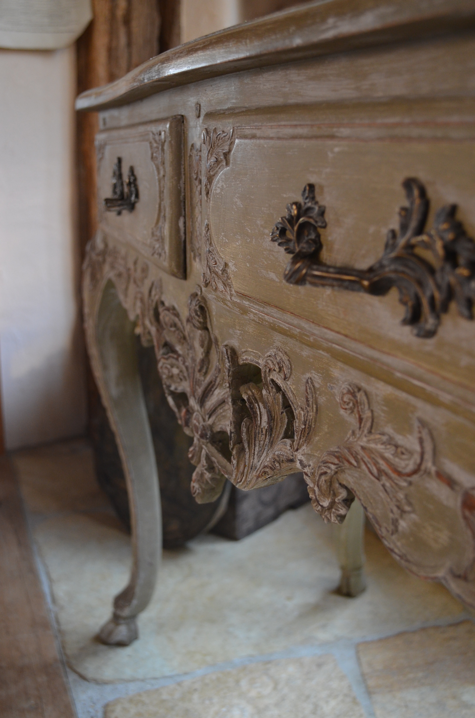 「ナポレオンチェア」と「ルイ15世アームチェア」,アンティーク家具とは,ナポレオン3世様式,ルイ15世様式,アンピール様式,ロココ調,特徴5