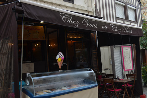 フランスアンティークのガレット屋さん フランスのガレット屋さんのアンティークな照明入荷しました,アンティークのある暮らし,ガラスドロップシャンデリア,ガレット屋さんのインテリア,フレンチカフェインテリア