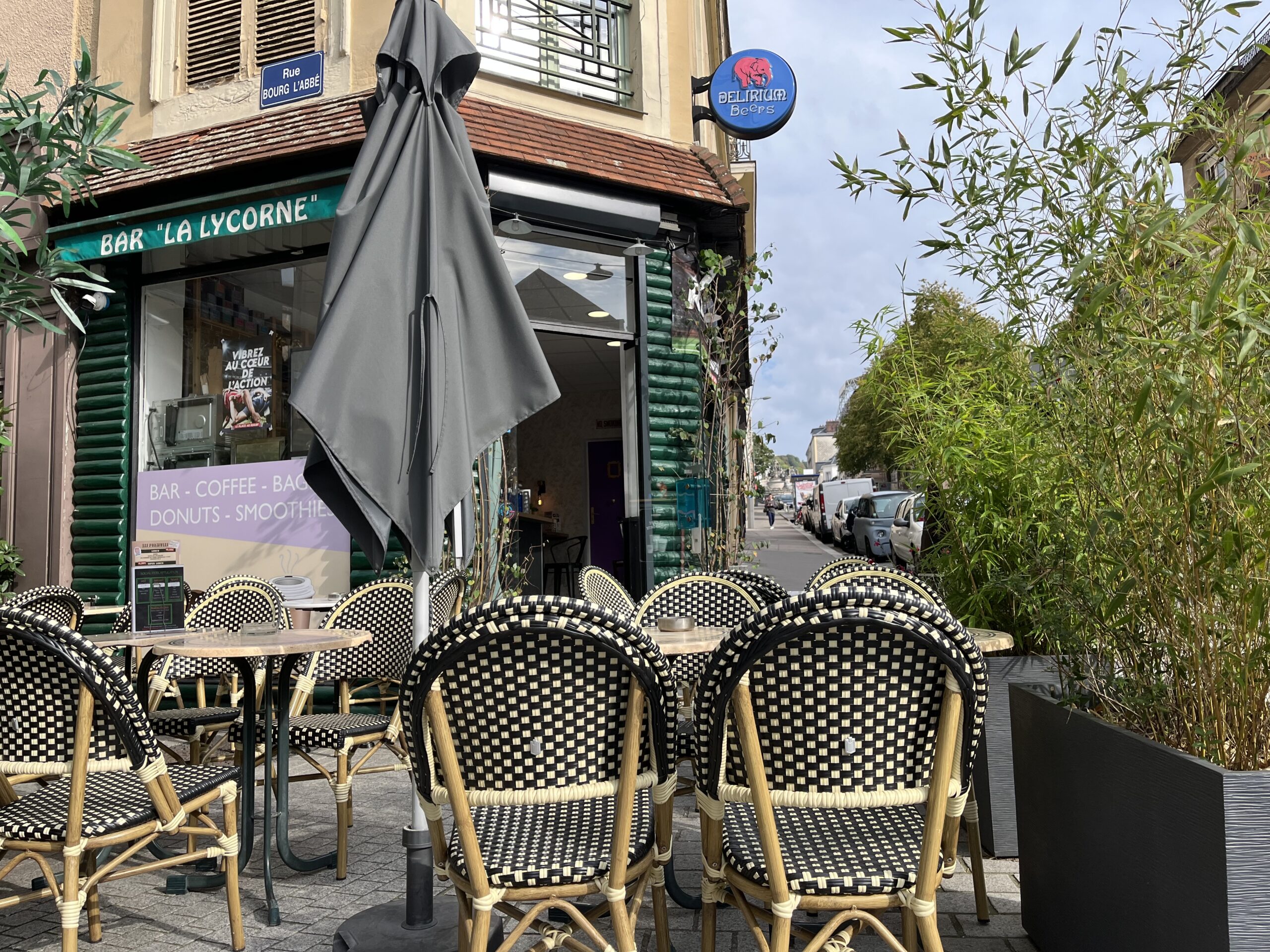 フランスアンティーク家具装飾重厚なバラとリボン